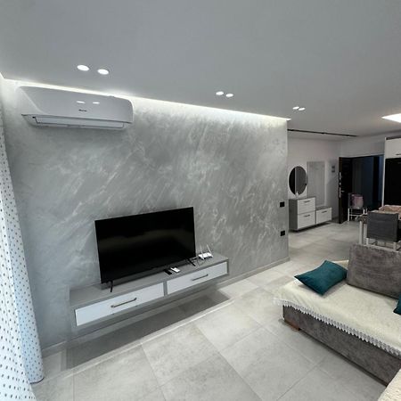Alpha Lux Apartment Sarandë Buitenkant foto