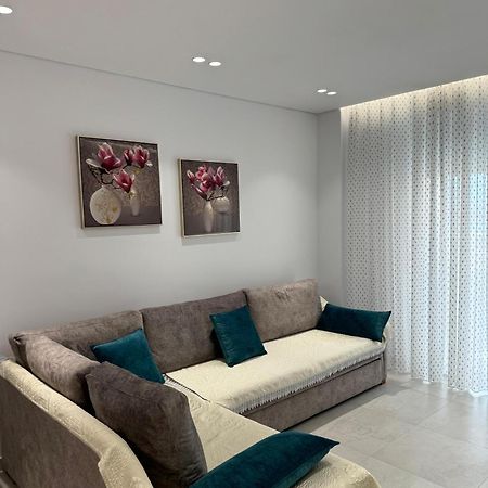 Alpha Lux Apartment Sarandë Buitenkant foto