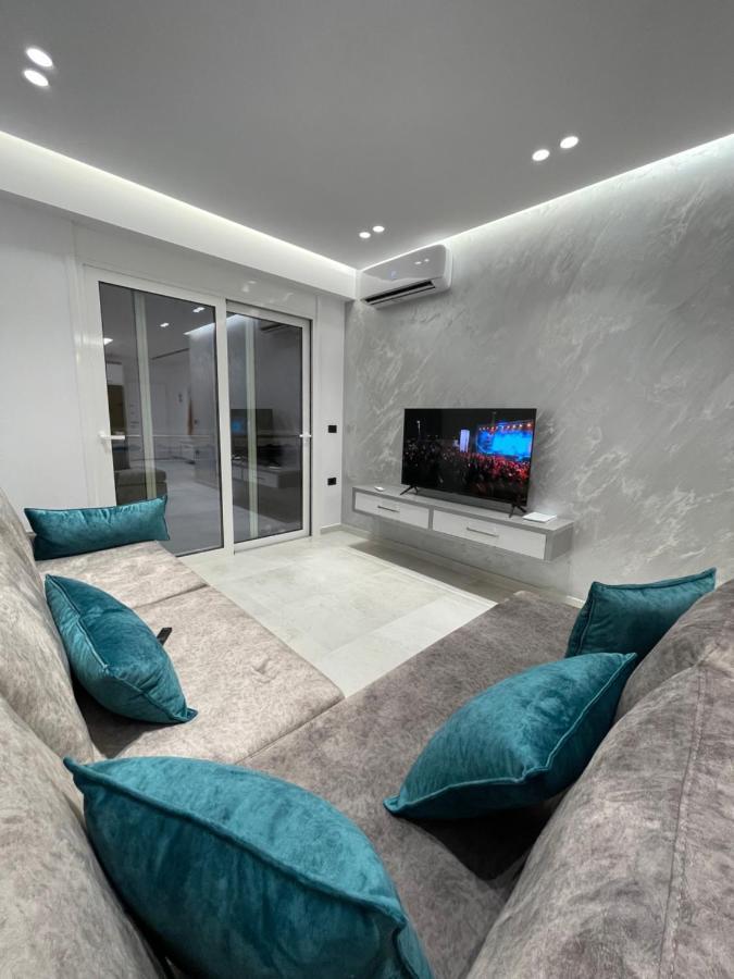 Alpha Lux Apartment Sarandë Buitenkant foto