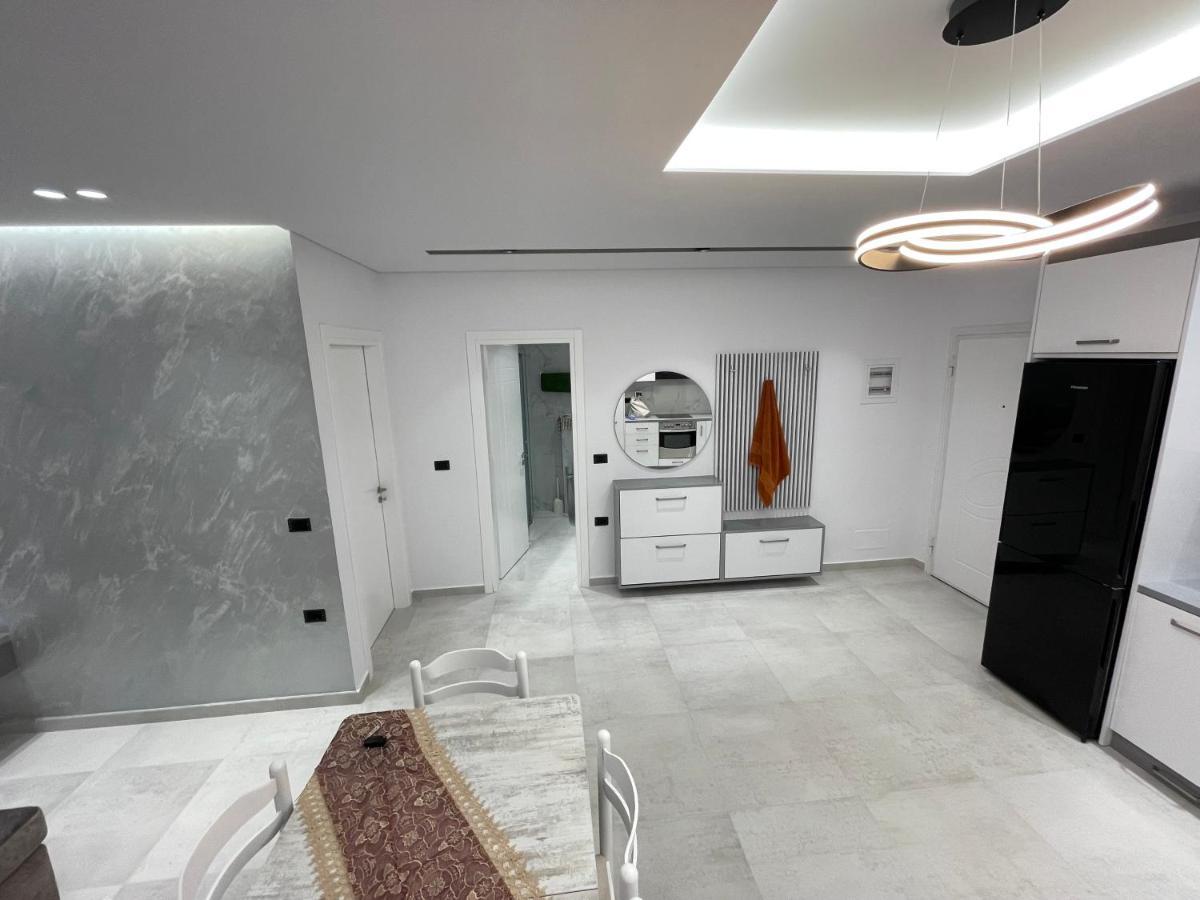 Alpha Lux Apartment Sarandë Buitenkant foto