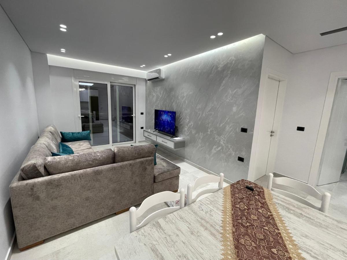 Alpha Lux Apartment Sarandë Buitenkant foto