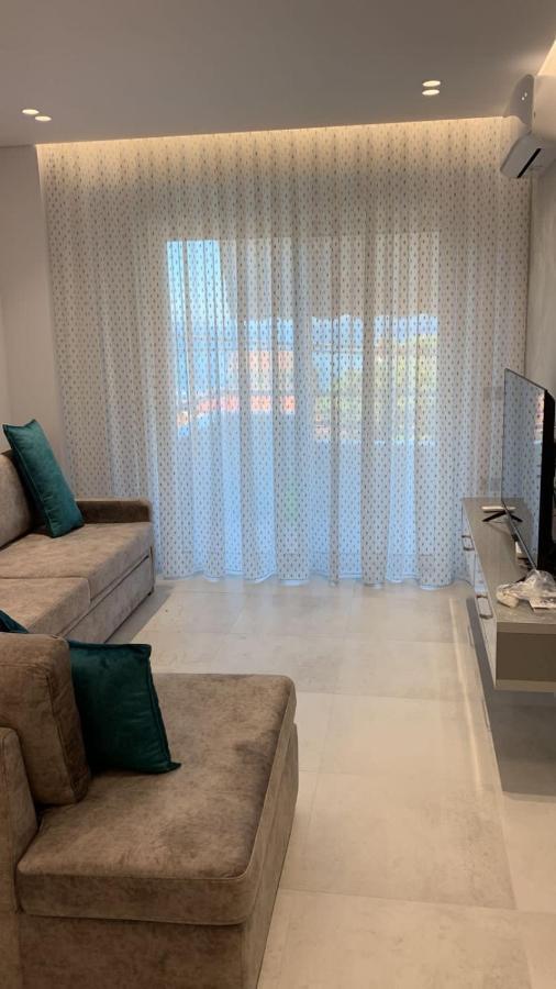 Alpha Lux Apartment Sarandë Buitenkant foto