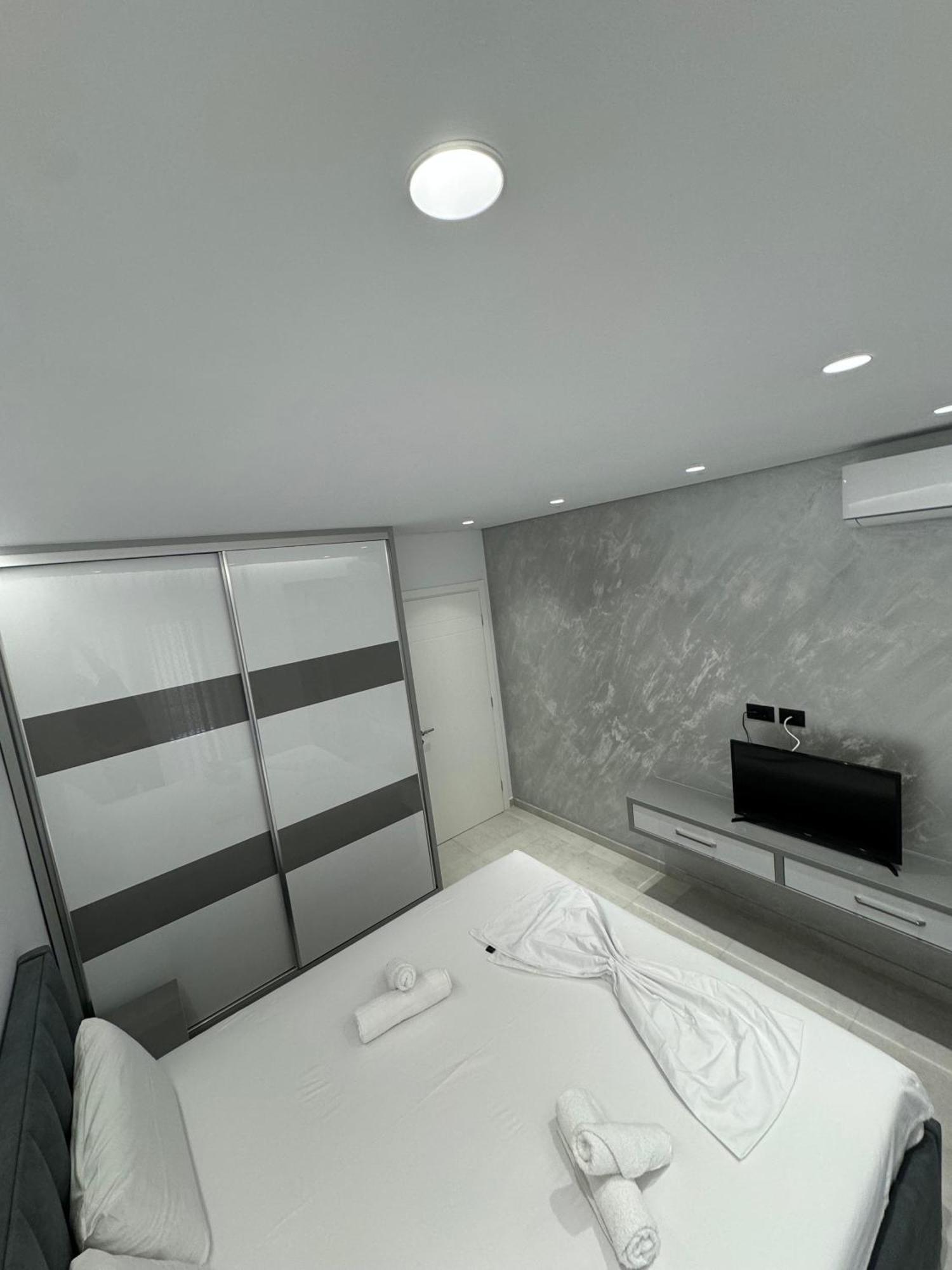 Alpha Lux Apartment Sarandë Buitenkant foto