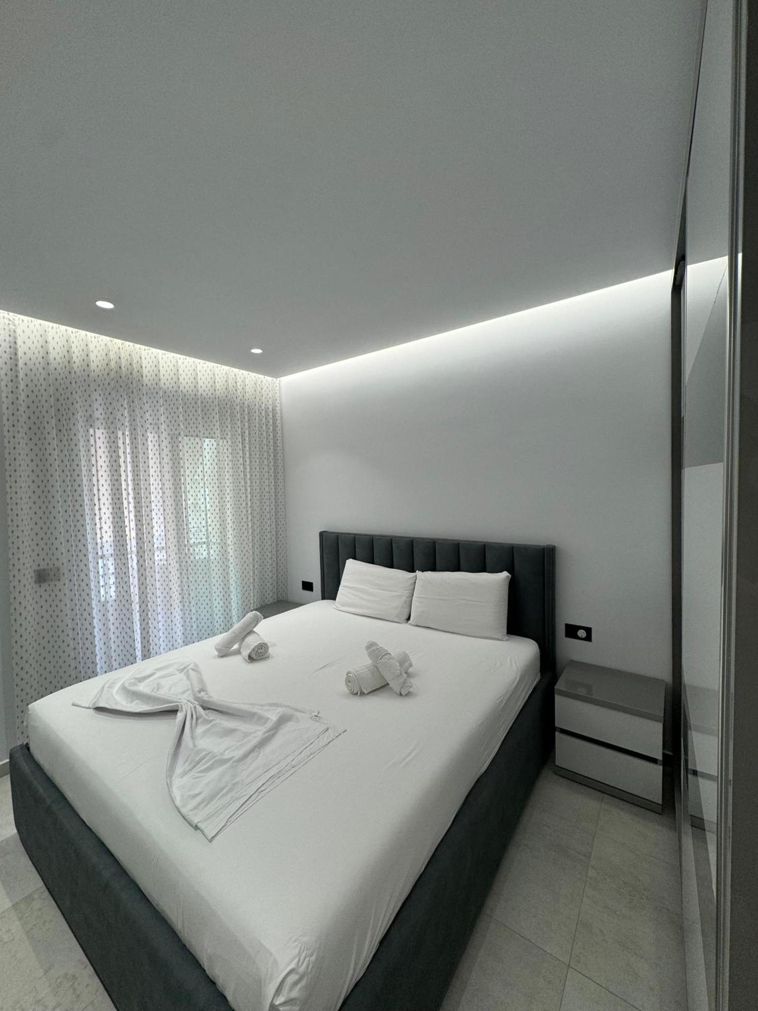 Alpha Lux Apartment Sarandë Buitenkant foto